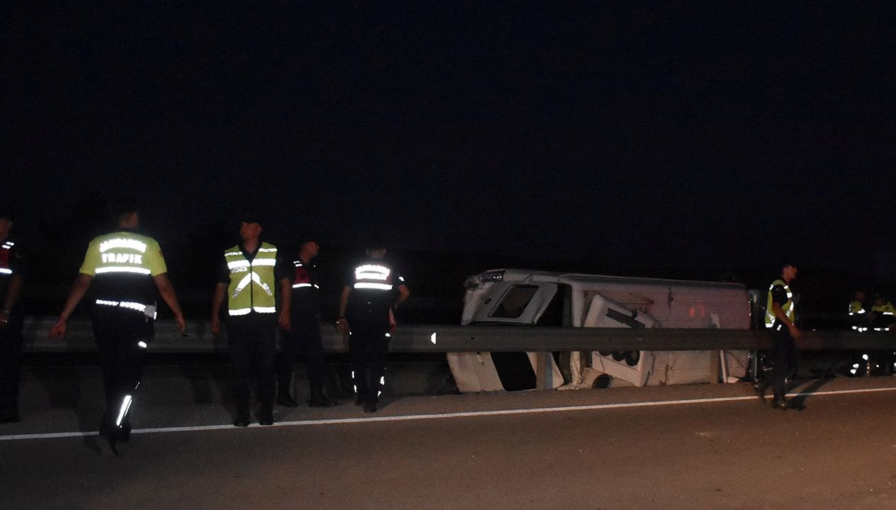 afyonkarahisarda feci kaza 3u agir 10 yarali MpfOfWCn