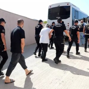 antalyada es zamanli operasyon 171 kisi yakalandi 7l6ExPnr