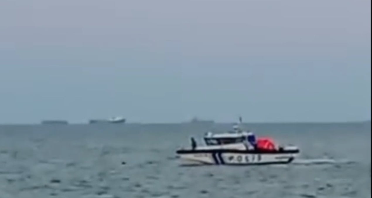 biri tabelaya takildi digeri denize dustu parasutculer olumle dans etti Af3nKrI2