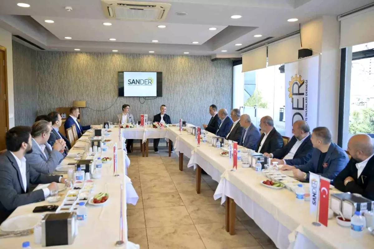 esenyurt belediye baskan vekili can aksoy sanayicilerle bulustu bdJs5Osa