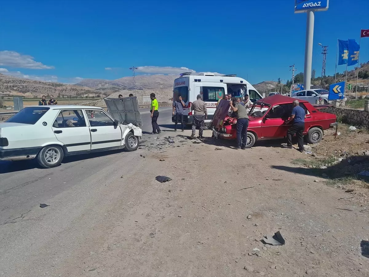 golbasinda trafik kazasi 2 yarali hNQGME8D