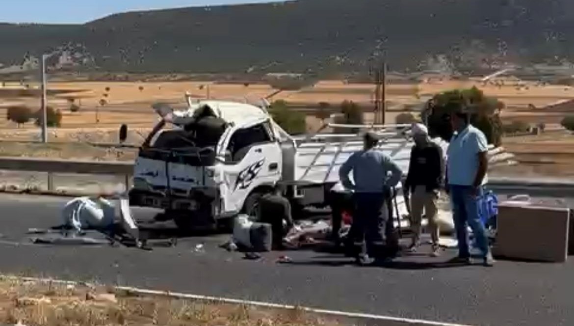 kahramanmarasta minibus ile kamyonet carpisti 2 yarali h18tXY6B