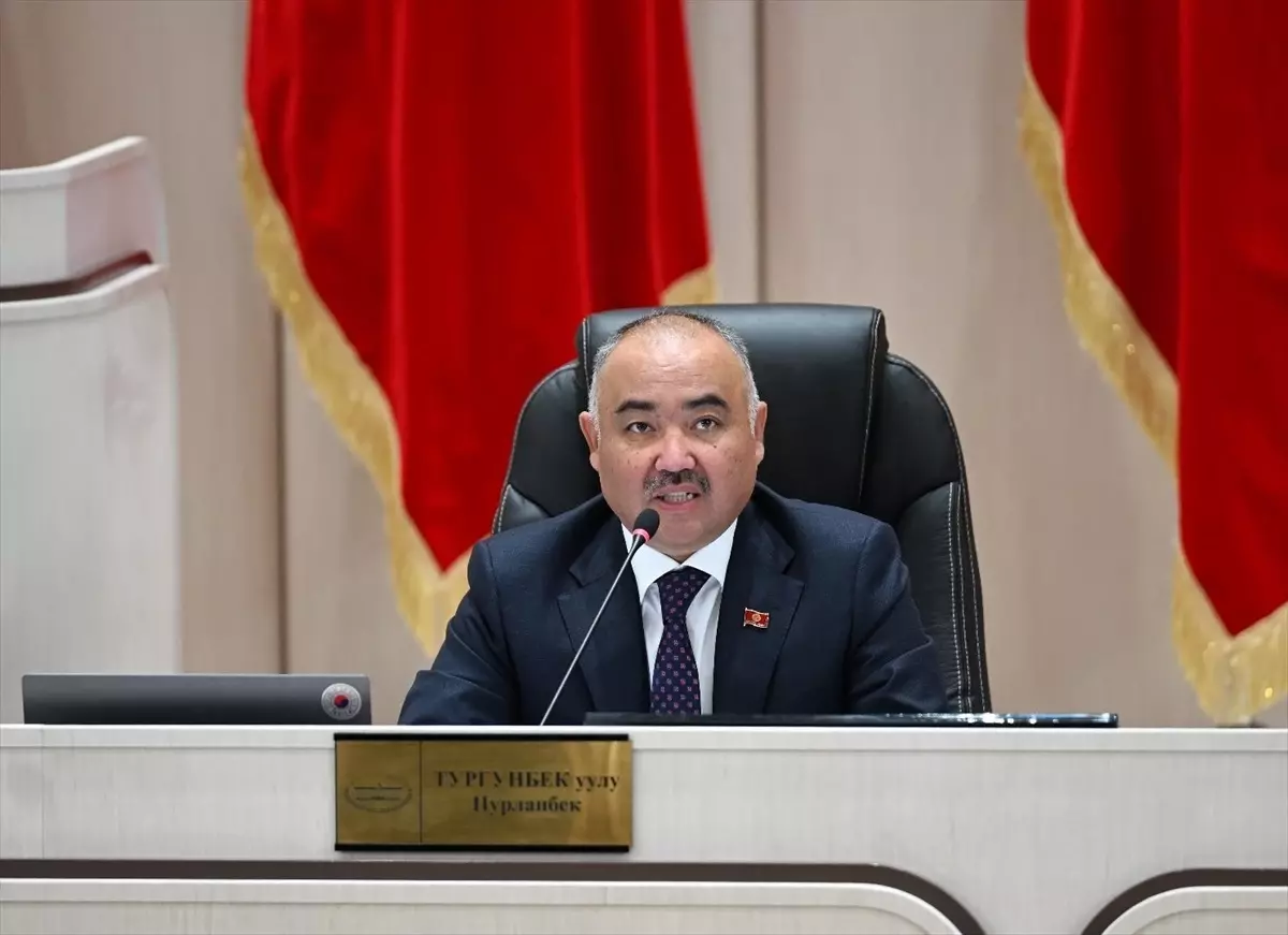 kirgizistan meclisi feshin esiginde dxx6PX6k