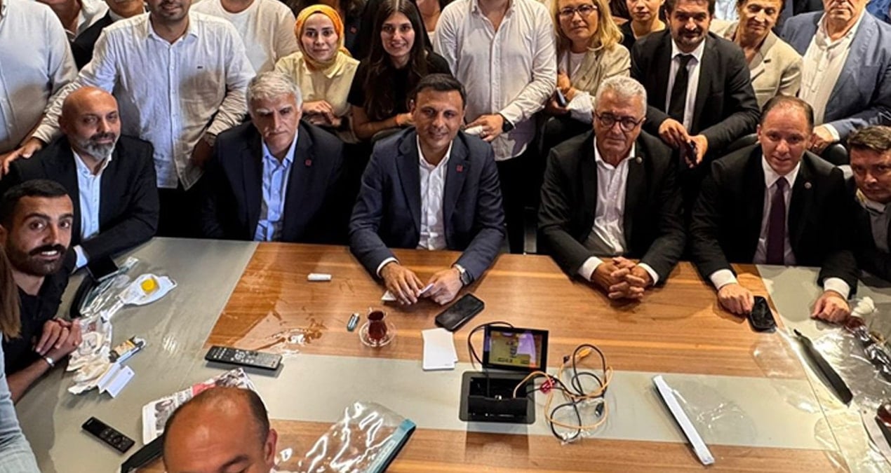 ozgur celik gorevimizin basindayiz chp teslim alinamaz Mfyz5Hea