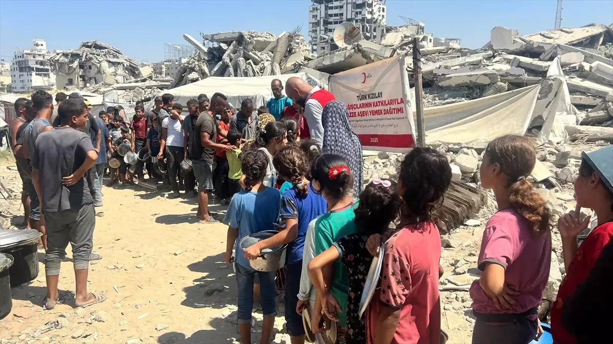 turk kizilay gazzeye destek gonderiyor cGT1u4Cm