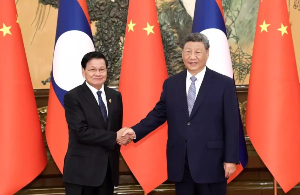 xi jinping laos devlet baskani ile bir araya geldi PE53veVe