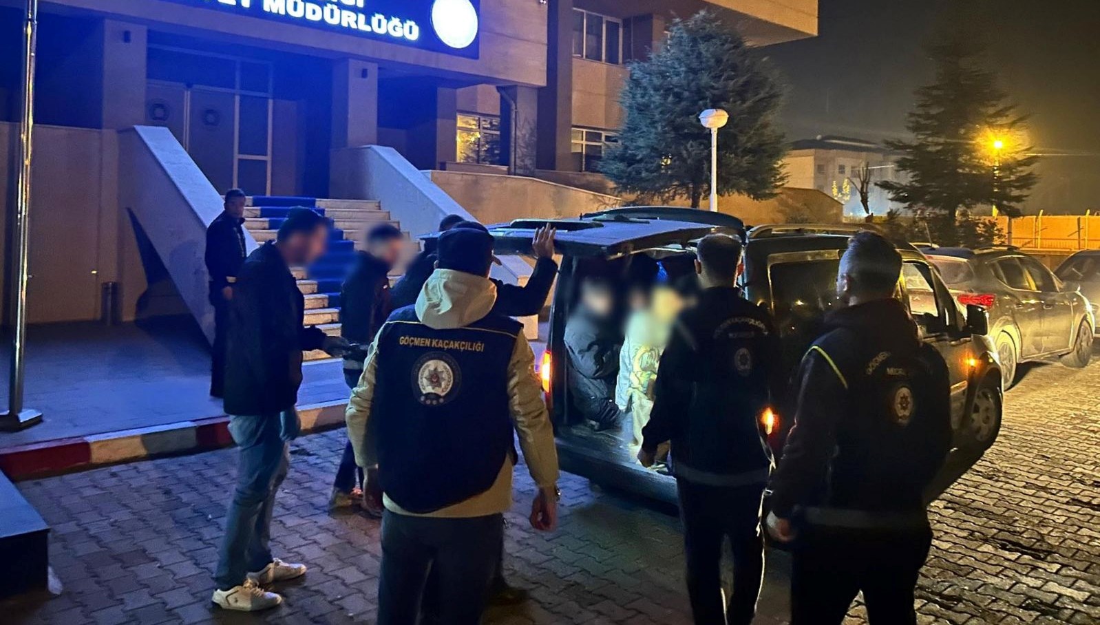 bagajdan 10 kacak gocmen cikti 1WRnniI4.jpg