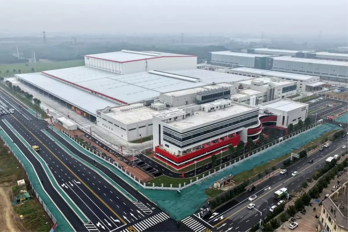 coca colanin yeni fabrikasi zhengzhouda acildi EiRTBRX2.jpg