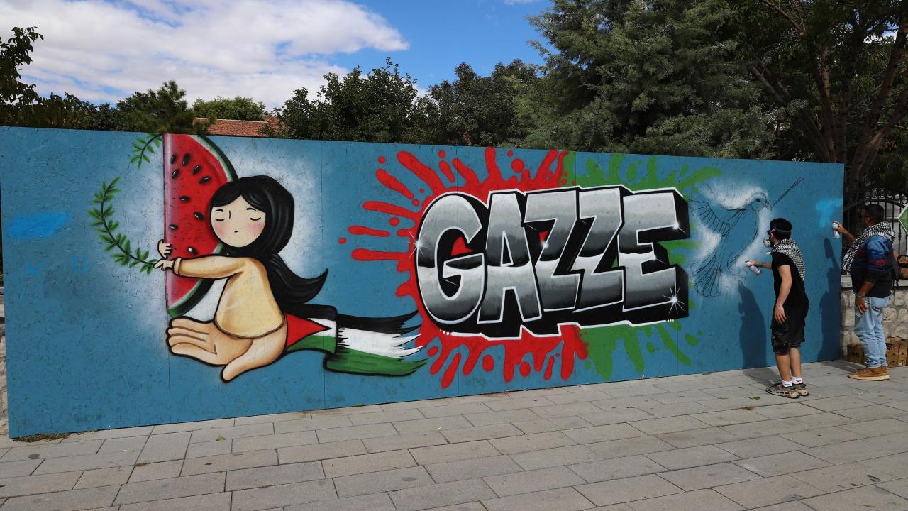 konyada gonullu grafiti sanatcilari gazze icin cizdi IZwHV3ll