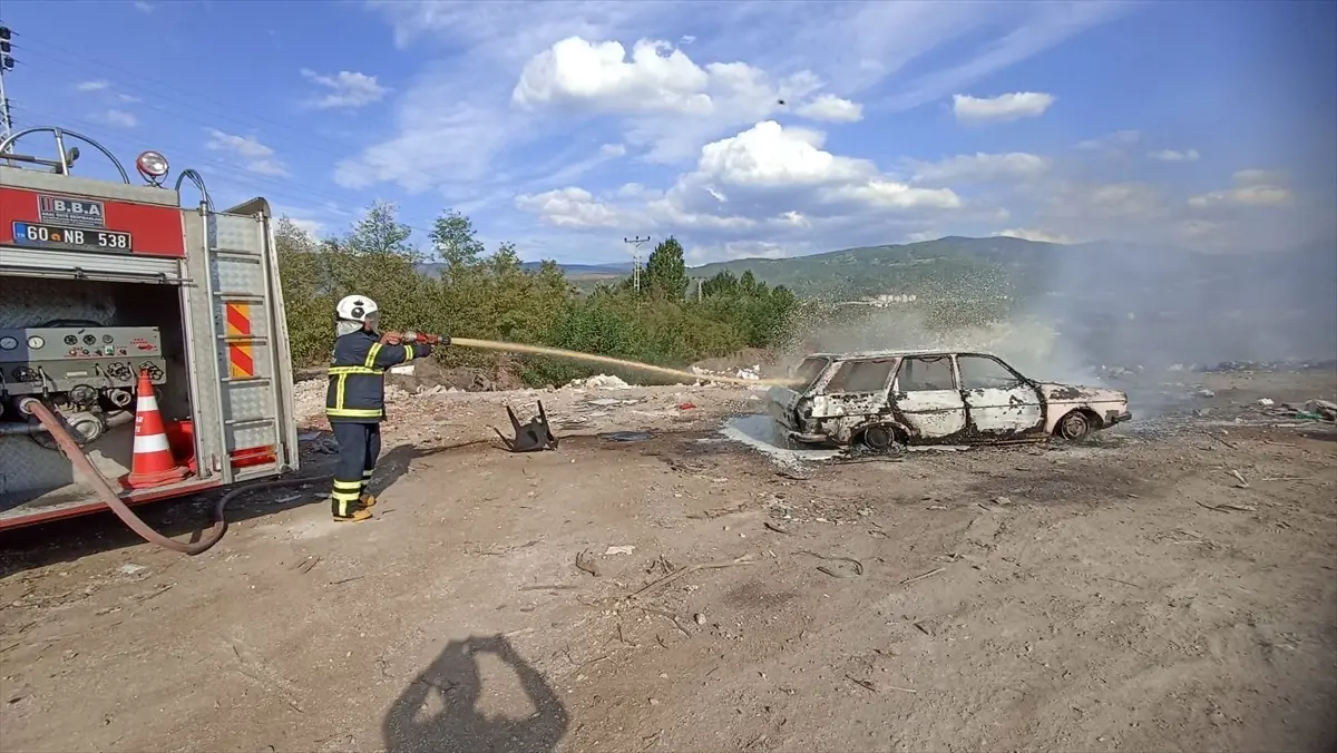 tokat niksarda bir otomobilde yangin cikti CTOkBmdJ