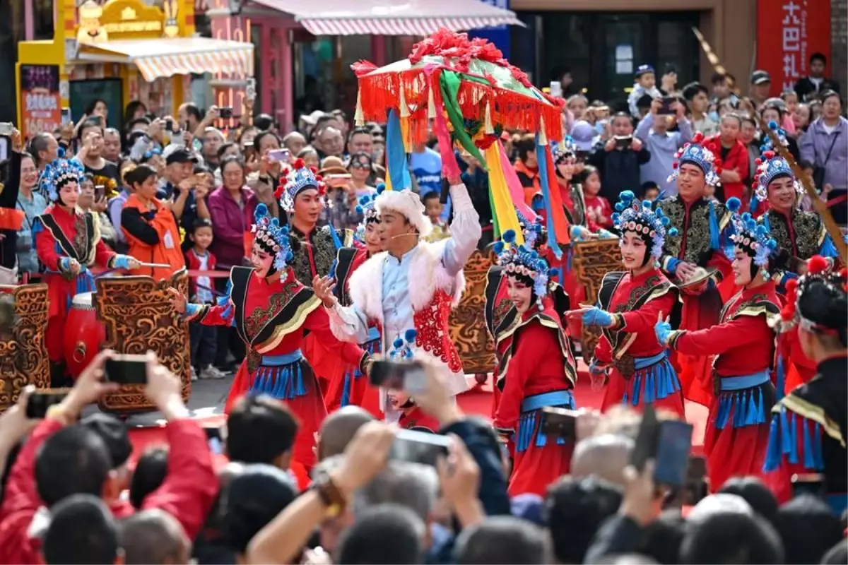 urumqide turistler icin yeni hizmet merkezi XCu7lzHP.jpg