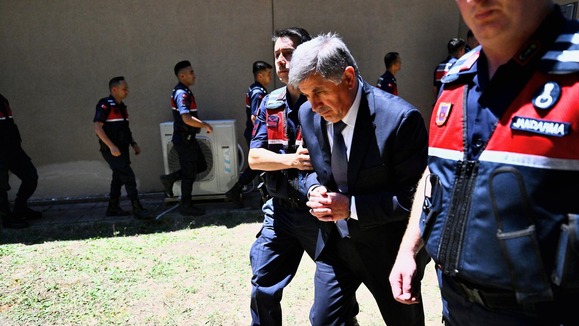 kartalkaya otel yangini davasinda karar otel sahibi halit ergul dahil 8 kisiye agirlastirilmis muebbet hapis 7g23Hxau.jpg