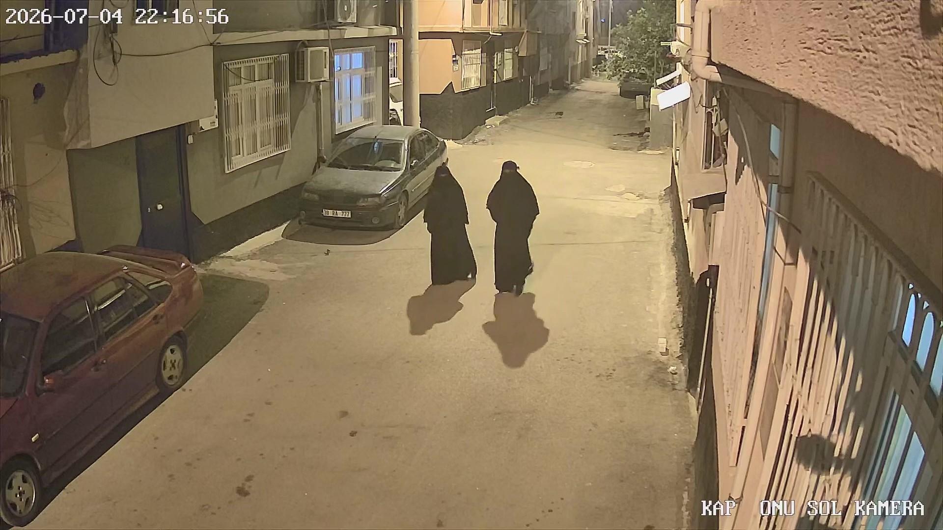 Adana’da çarşaflı hırsızlık! Kameralara yakalandılar: 1 gün önceden plan yaptıkları ortaya çıktı